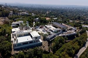 6年前3700万买地皮~最新照片曝光:詹姆斯洛杉矶豪宅进行收尾工作