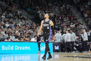 拉文:不是谁都能在这NBA立足 要想出类拔萃就必须要做出牺牲