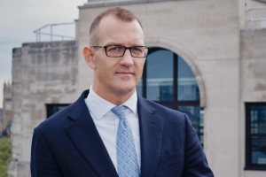 新老板谈西汉姆:能成为俱乐部最大股东我深感荣幸,不会掉以轻心