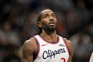 名记:伦纳德真是那种团队给他合同他就签的人 我经历过类似情况