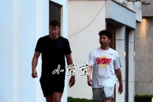 到位了!广东男篮新外援卢卡·博日奇已经到队