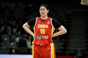 顶不住!中国女篮全队18次失误 张子宇个人7次失误平法国全队