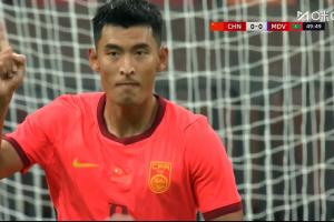 终于进了!王上源助攻王子铭单刀冷静低射,国足1-0领先马尔代夫