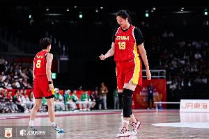 媒体人:中国女篮夺亚运铜牌 避免了中国篮球颗粒无收的窘况