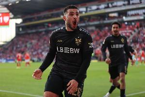 图片报:本赛季表现低迷的翁达夫,在斯图加特的热身赛中表现出色