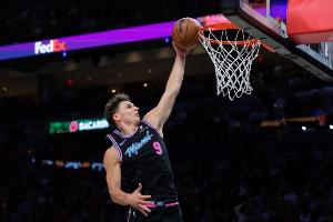 挺抢戏!拉松半场3中3高效拿下13分2板2助2断 罚球7中7