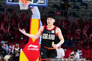 要不都去替补席吧!深圳首发三人得分个位数 容子峰挂零