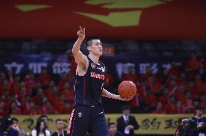效率很高!周鹏4投3中&三分2中1得到7分3板1助1帽